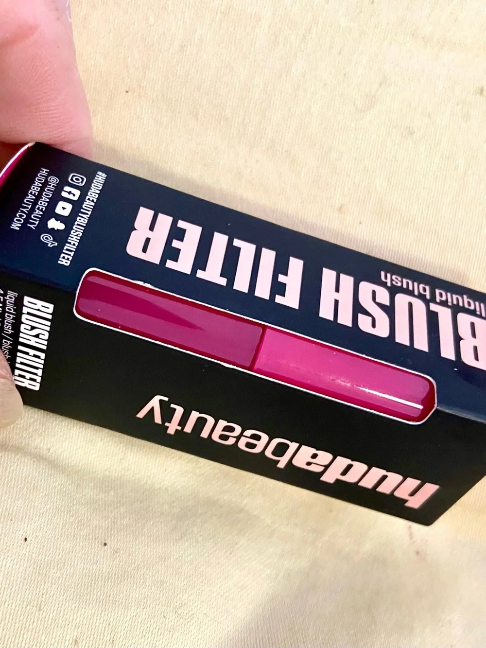 NIB HUDA BEAUTY “Blush Filter”  in Intense Guava